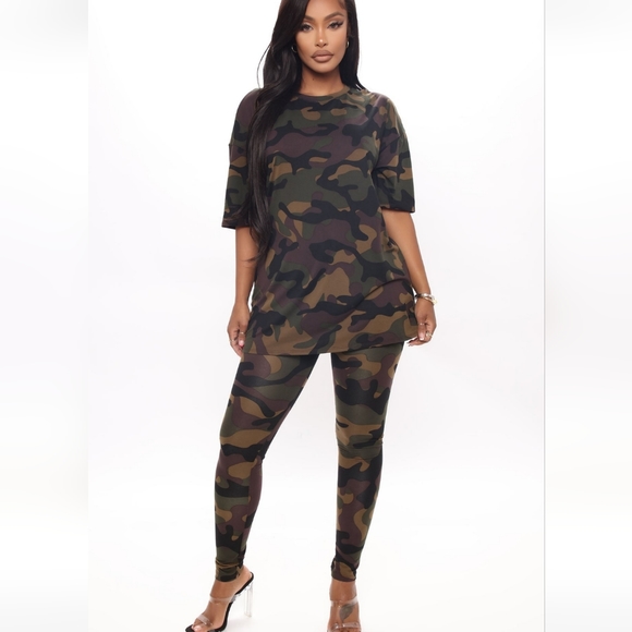 ๐FASHION NOVA Camo Leggin Set in Brown/Green Camo - Picture 4 of 11